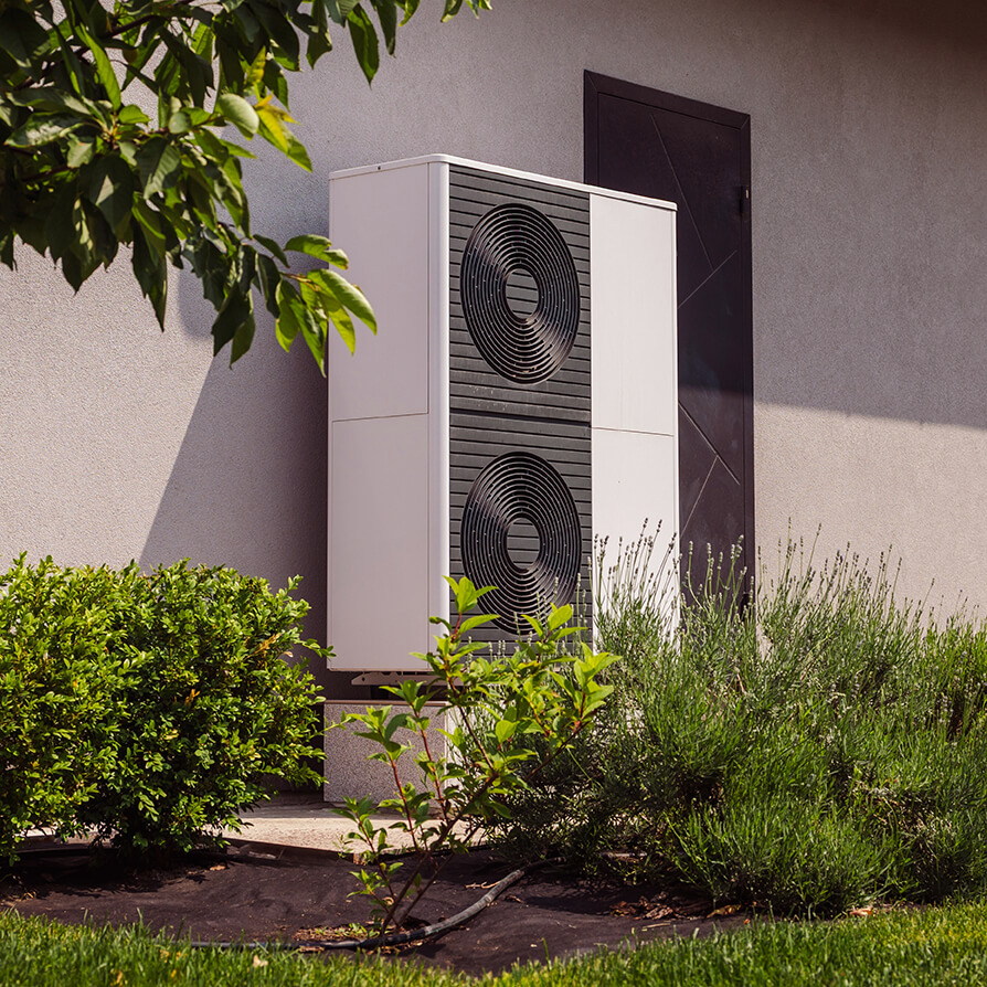 Pompe à chaleur installée par Technifluide pour chauffer ou rafraîchir un logement de manière économique et performante.